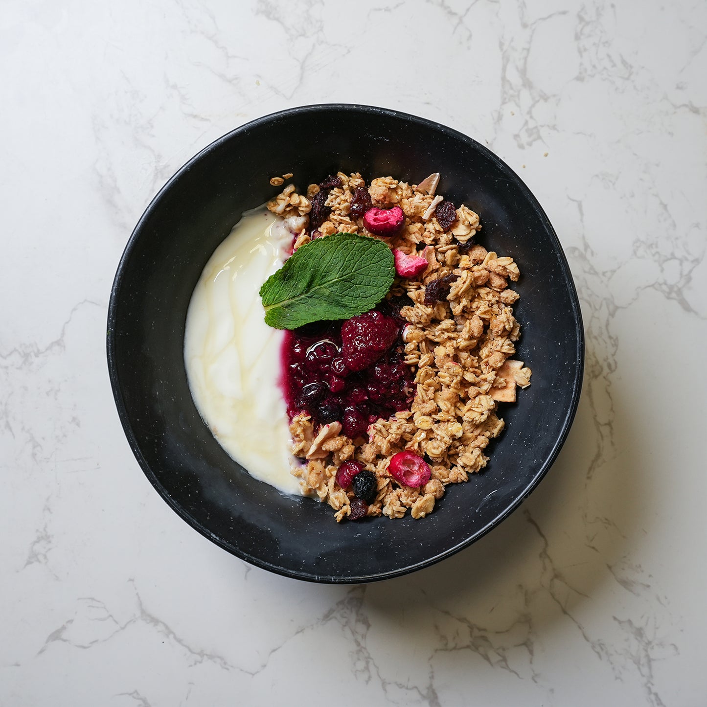 Healthy granola pot with forest fruits – high protein breakfast meal prep UK