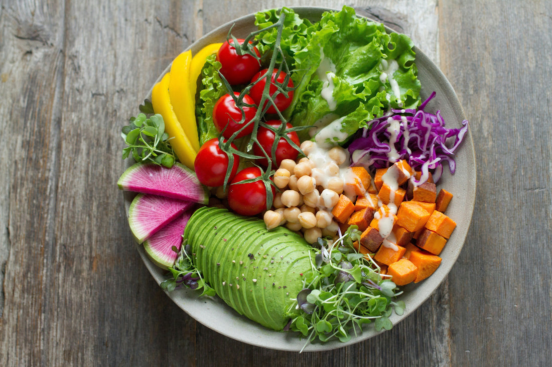 alt="Fresh farm-to-fork halal salad made with crisp, locally sourced vegetables from Bozu’s healthy meal prep range."